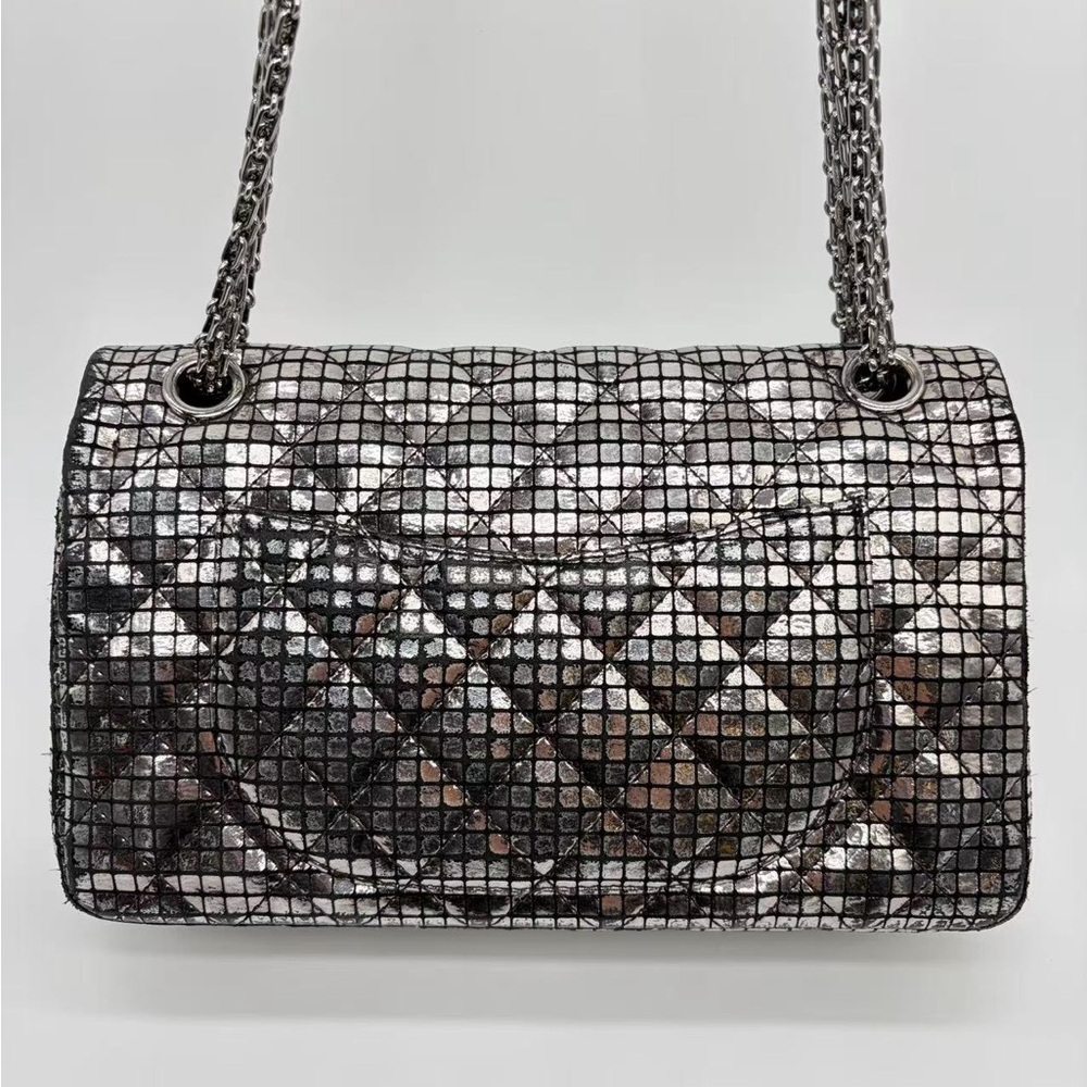 Chanel Mirror Reissue 2.55 Flap Bag in silver - Picture 3 of 11